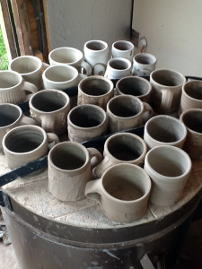 18 mugs drying